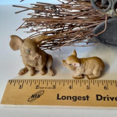 Pig figures and tall pig decorative statue