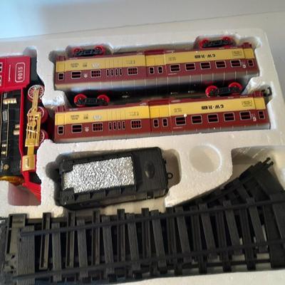 Temi Classical Locomotive train set with track and accessories.