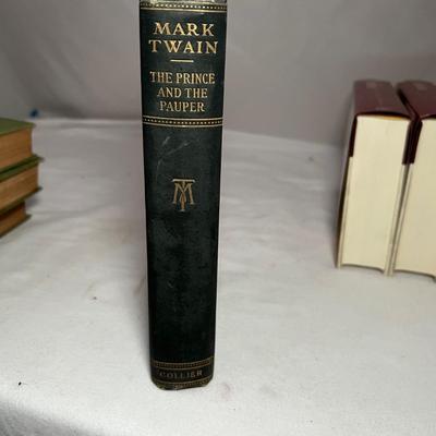 Collected Works of Mark Twain Includes Books W/Author Endorsements  (UB-RG)