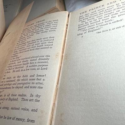 Collected Works of Mark Twain Includes Books W/Author Endorsements  (UB-RG)