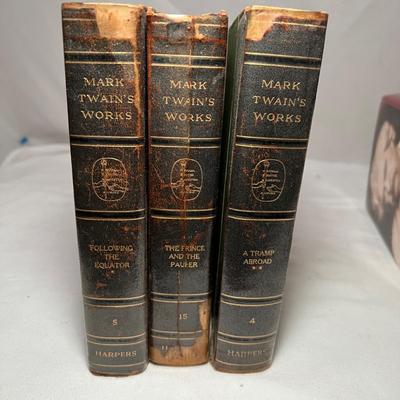 Collected Works of Mark Twain Includes Books W/Author Endorsements  (UB-RG)