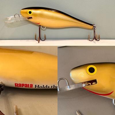 Rapala Large Fishing Lure Fish Store Display Sign Holds World Record 29   Long