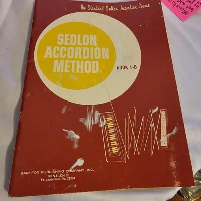 Wurlitzer Deluxe Accordion  + Case  (UO-JS)