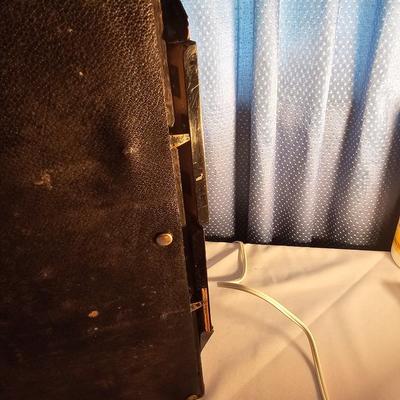 Wurlitzer Deluxe Accordion  + Case  (UO-JS)