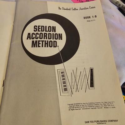 Wurlitzer Deluxe Accordion  + Case  (UO-JS)