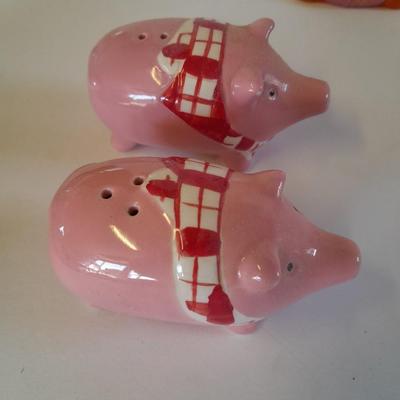 Kitchen Pigs, Chef with wooden utensils, salt & pepper shakers, House Of Lloyd