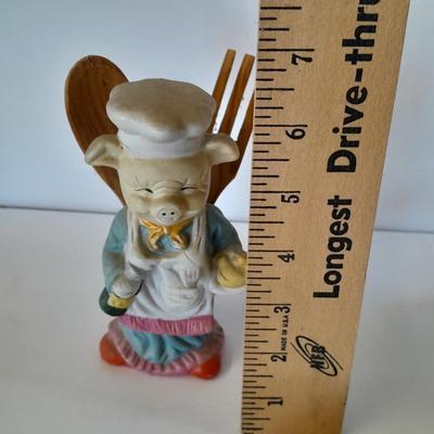 Kitchen Pigs, Chef with wooden utensils, salt & pepper shakers, House Of Lloyd