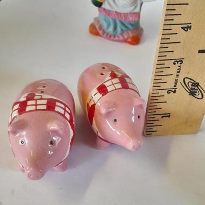 Kitchen Pigs, Chef with wooden utensils, salt & pepper shakers, House Of Lloyd