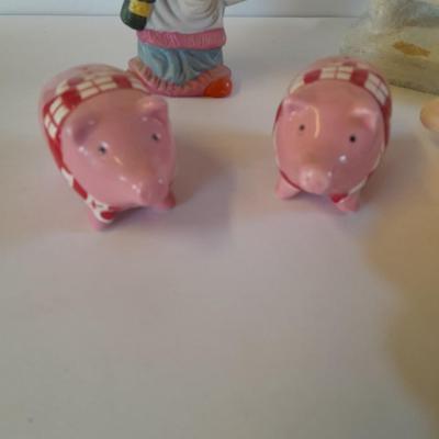 Kitchen Pigs, Chef with wooden utensils, salt & pepper shakers, House Of Lloyd