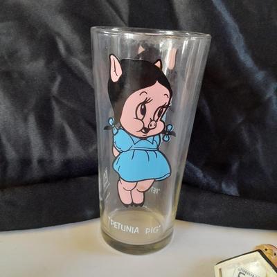 Porky the Pig collectibles - Pepsi glass and figures