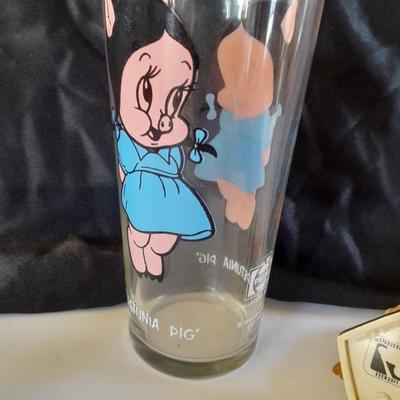 Porky the Pig collectibles - Pepsi glass and figures