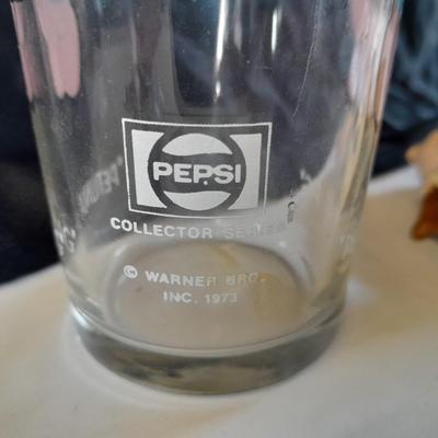 Porky the Pig collectibles - Pepsi glass and figures