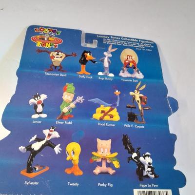 Porky the Pig collectibles - Pepsi glass and figures