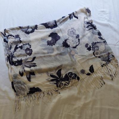 Large Casual Scarves Inc. Chicoâ€™s, Peruvian Connection & More (PC-BBL)