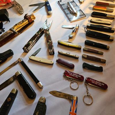 Large Knife Assortment & More  (UO-JS)