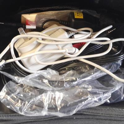 Mintek 8.5" TFT Widescreen portable DVD player with accessories and bag