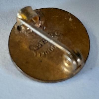 Assortment of hat pins - New York, stamp replica's and more