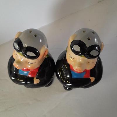 Harley Davidson Hog's - Harley Hog Piggy bank and Harley Hog salt & pepper shakers