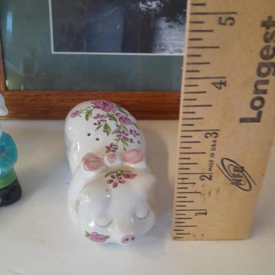 Framed wall art, vase with faux flowers, and pig figures -- piggy bank