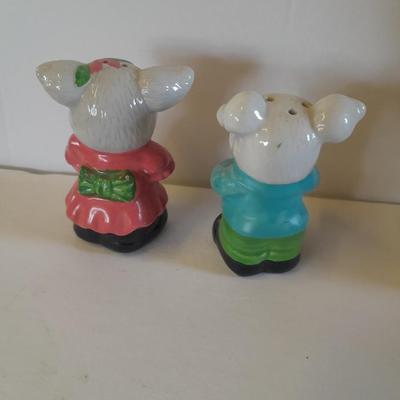 Framed wall art, vase with faux flowers, and pig figures -- piggy bank