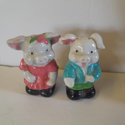Framed wall art, vase with faux flowers, and pig figures -- piggy bank