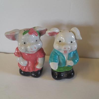 Framed wall art, vase with faux flowers, and pig figures -- piggy bank