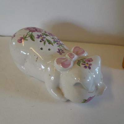 Framed wall art, vase with faux flowers, and pig figures -- piggy bank