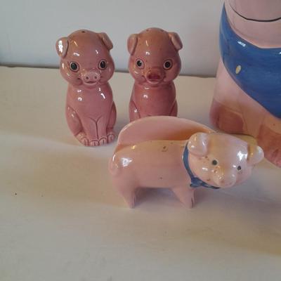 Coco Dowley Pig cookie jar with Pig salt & pepper shakers