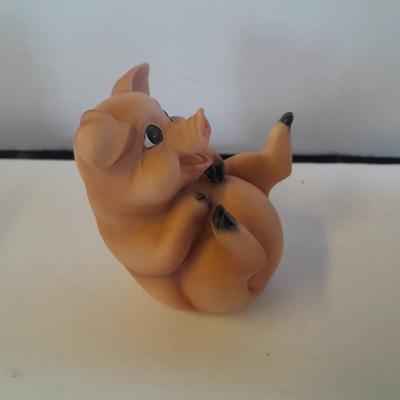 Vintage pig salt & pepper shakers, and other pig figures