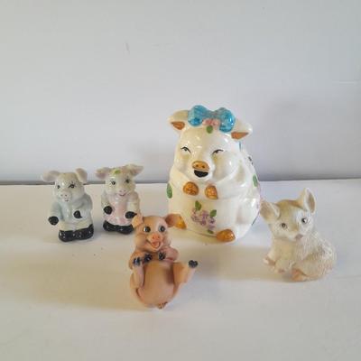 Vintage pig salt & pepper shakers, and other pig figures