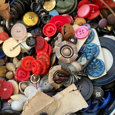 Tin of Fancy buttons