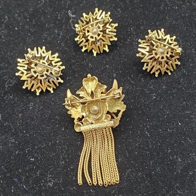 Beautiful 4 piece vintage Pins