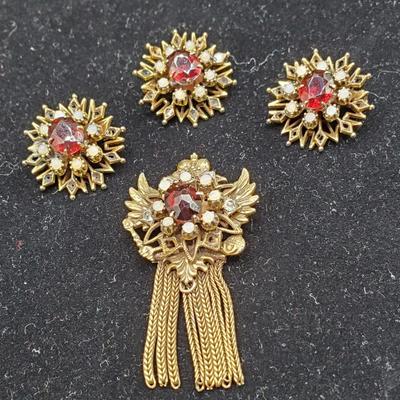 Beautiful 4 piece vintage Pins