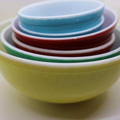 PYREX Set of Six Mixing Bowls (6)