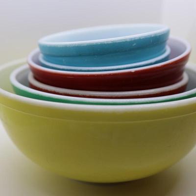 PYREX Set of Six Mixing Bowls (6)