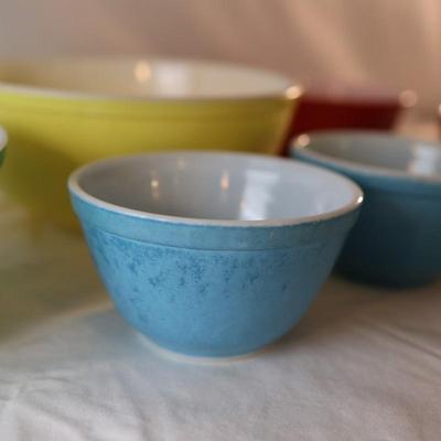 PYREX Set of Six Mixing Bowls (6)