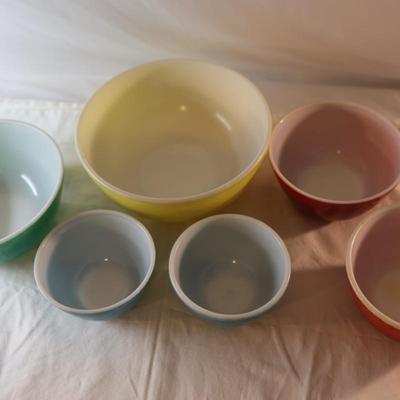 PYREX Set of Six Mixing Bowls (6)