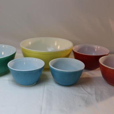 PYREX Set of Six Mixing Bowls (6)