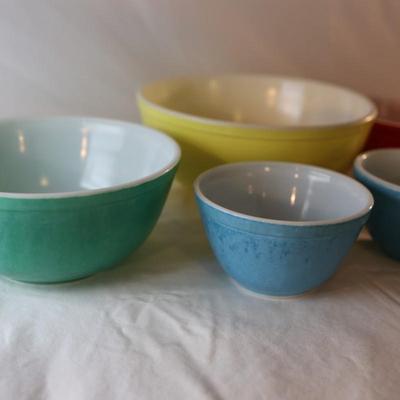 PYREX Set of Six Mixing Bowls (6)