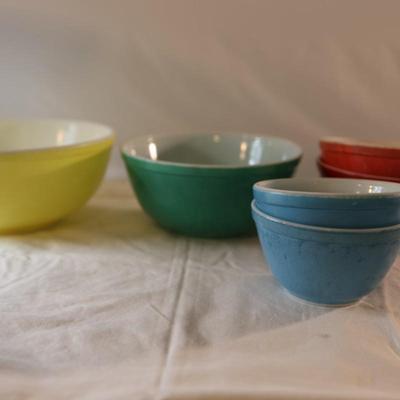 PYREX Set of Six Mixing Bowls (6)