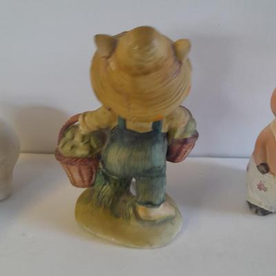Hand painted " This little piggy went to market." Enterprise exclusive with other Pig friends