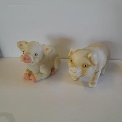 Hand painted " This little piggy went to market." Enterprise exclusive with other Pig friends
