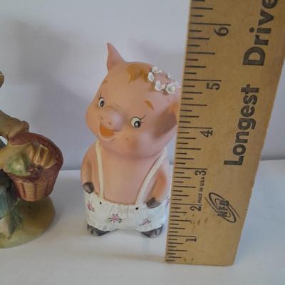 Hand painted " This little piggy went to market." Enterprise exclusive with other Pig friends