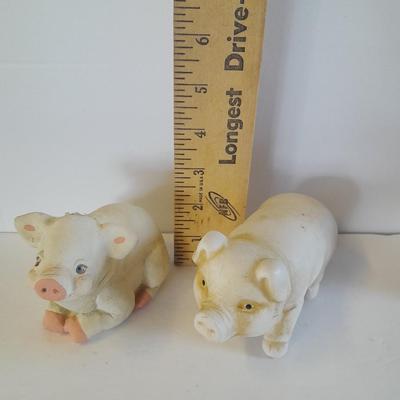 Hand painted " This little piggy went to market." Enterprise exclusive with other Pig friends