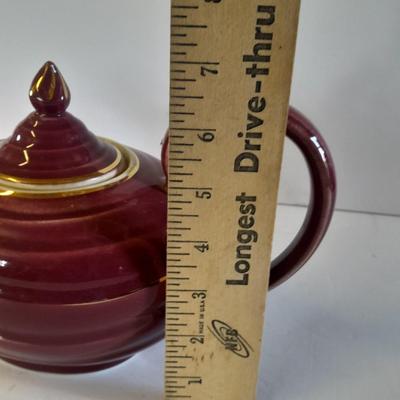Beautiful 6 cup HALL tea pot with lid