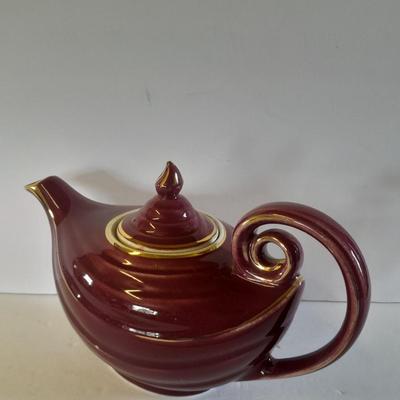 Beautiful 6 cup HALL tea pot with lid