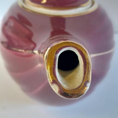 Beautiful 6 cup HALL tea pot with lid