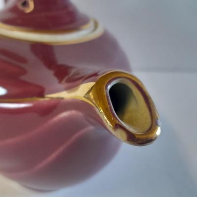 Beautiful 6 cup HALL tea pot with lid