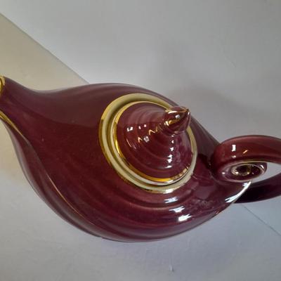 Beautiful 6 cup HALL tea pot with lid
