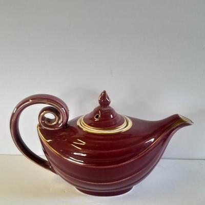 Beautiful 6 cup HALL tea pot with lid